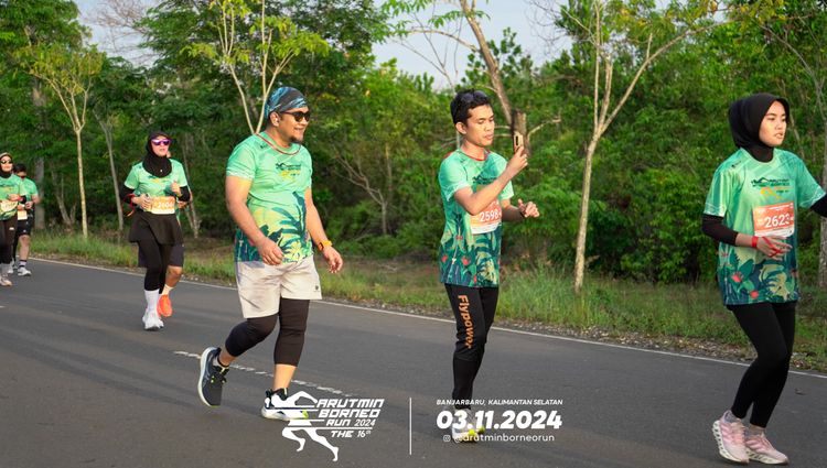 Race photo from Arutmin Borneo Run 2024
