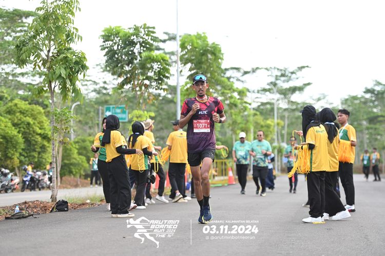 Race photo from Arutmin Borneo Run 2024