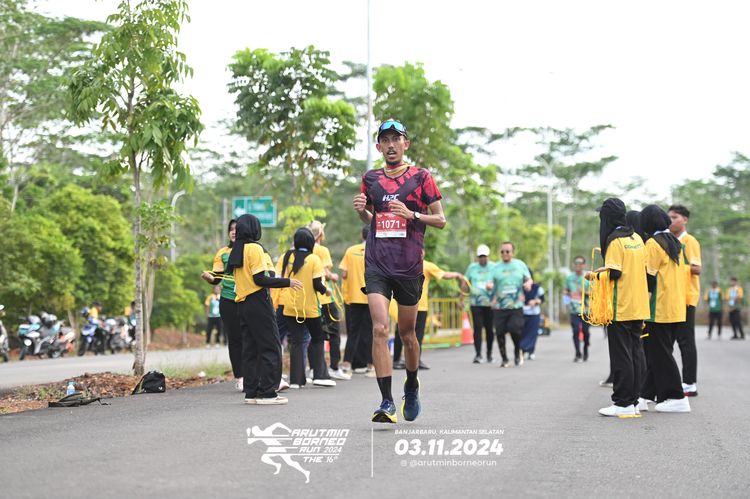 Race photo from Arutmin Borneo Run 2024