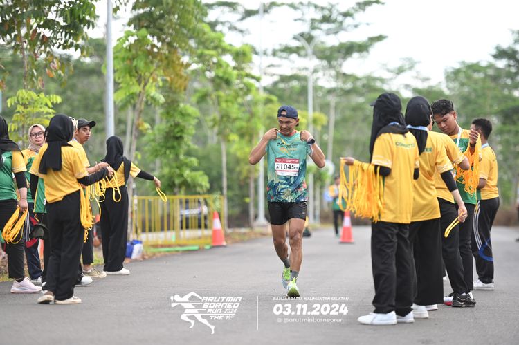 Race photo from Arutmin Borneo Run 2024