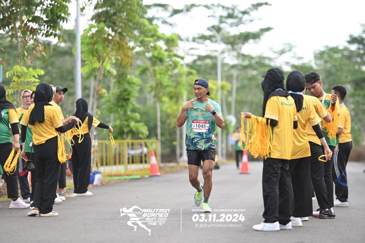 Race photo from Arutmin Borneo Run 2024