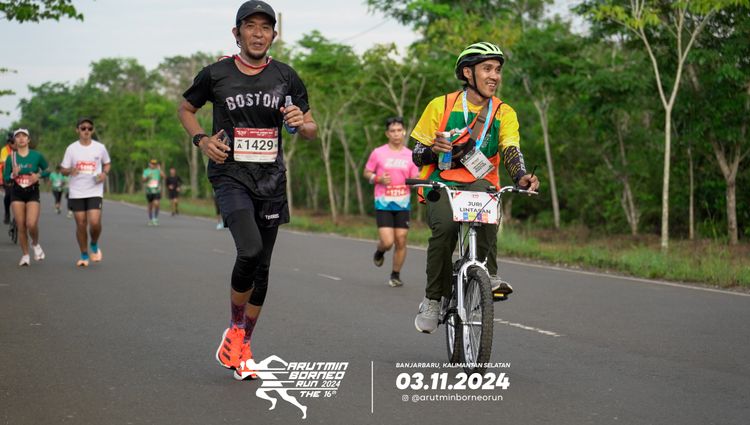 Race photo from Arutmin Borneo Run 2024