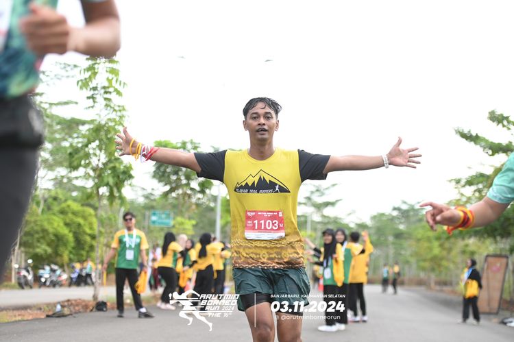 Race photo from Arutmin Borneo Run 2024