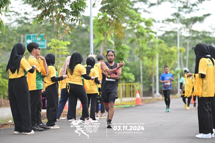 Race photo from Arutmin Borneo Run 2024