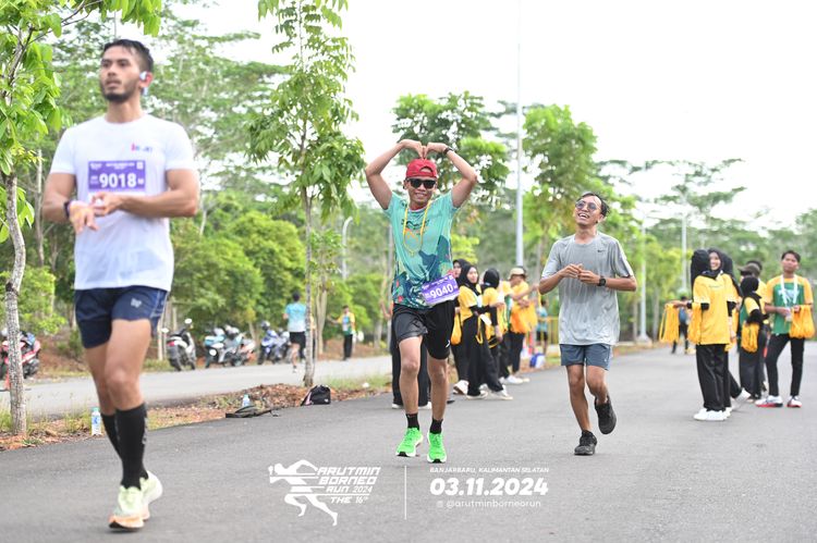 Race photo from Arutmin Borneo Run 2024