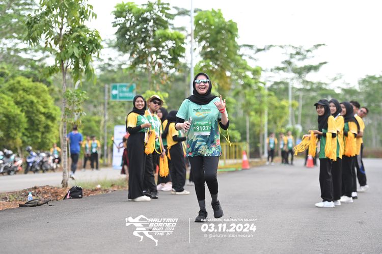 Race photo from Arutmin Borneo Run 2024