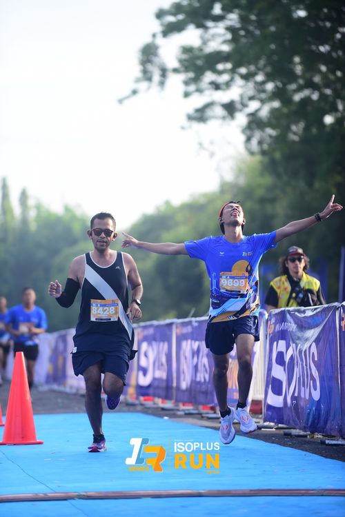 Race photo from Isoplus Run 2024 Surabaya