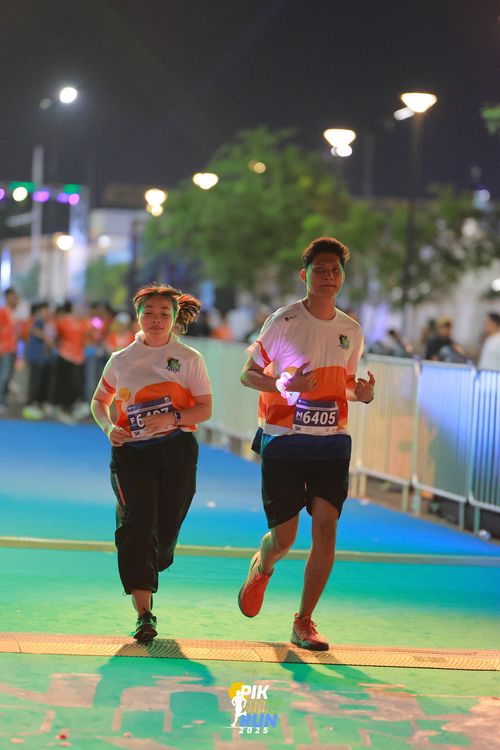 Race photo from PIK NITE RUN 2025