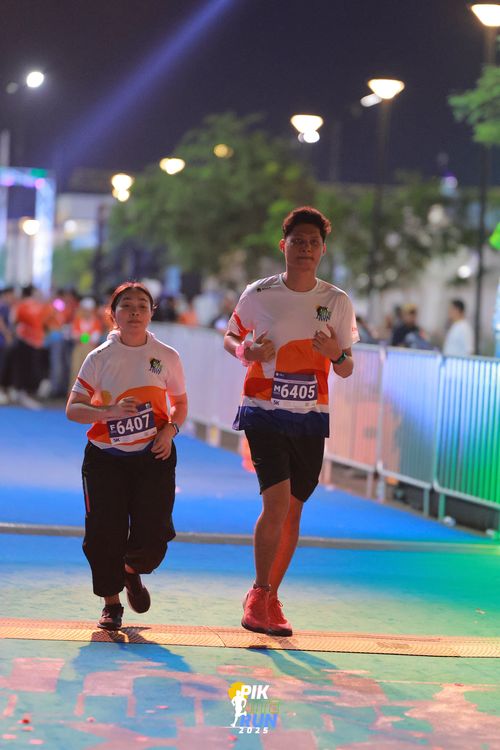 Race photo from PIK NITE RUN 2025