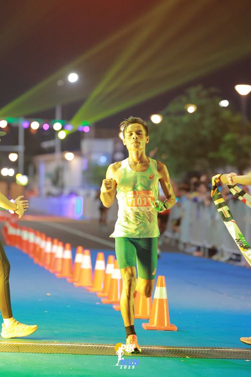 Race photo from PIK NITE RUN 2025