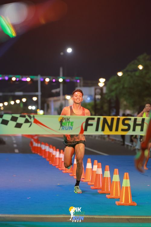 Race photo from PIK NITE RUN 2025