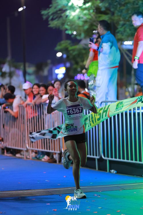 Race photo from PIK NITE RUN 2025