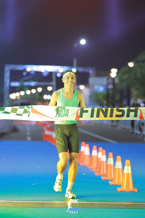Race photo from PIK NITE RUN 2025