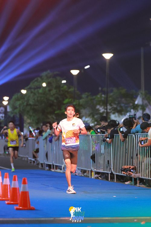 Race photo from PIK NITE RUN 2025