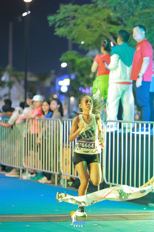 Race photo from PIK NITE RUN 2025