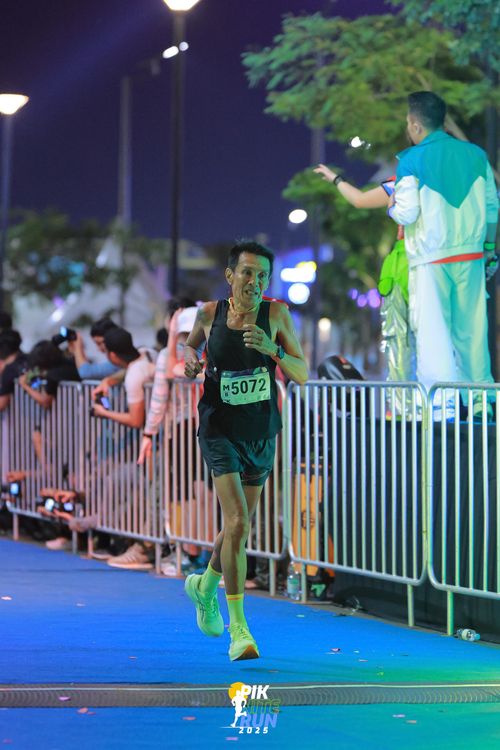 Race photo from PIK NITE RUN 2025