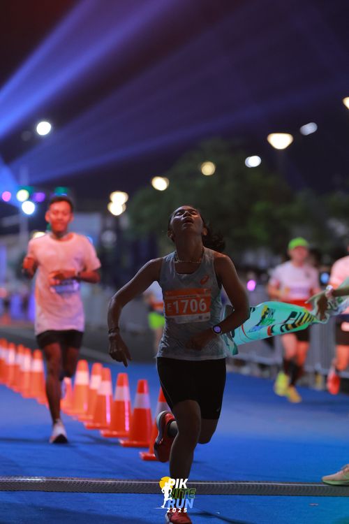 Race photo from PIK NITE RUN 2025