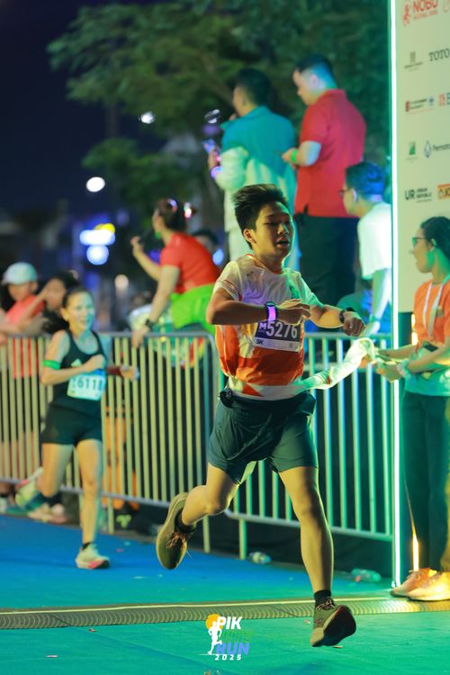 Race photo from PIK NITE RUN 2025