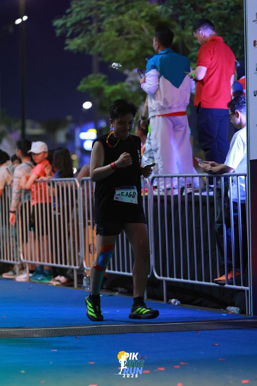 Race photo from PIK NITE RUN 2025