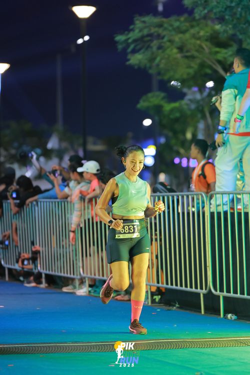 Race photo from PIK NITE RUN 2025