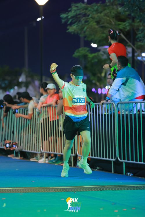 Race photo from PIK NITE RUN 2025