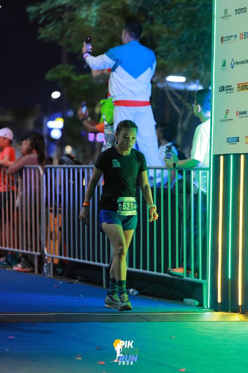 Race photo from PIK NITE RUN 2025