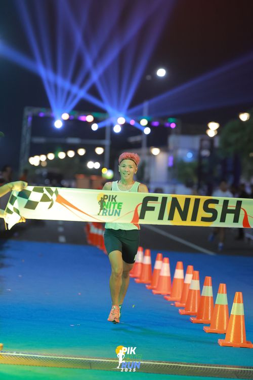 Race photo from PIK NITE RUN 2025