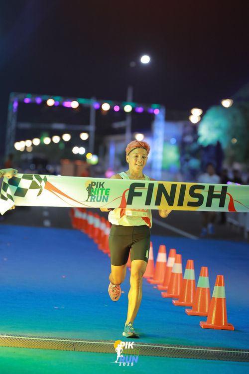 Race photo from PIK NITE RUN 2025