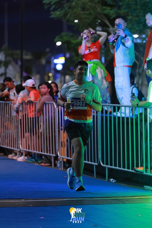 Race photo from PIK NITE RUN 2025