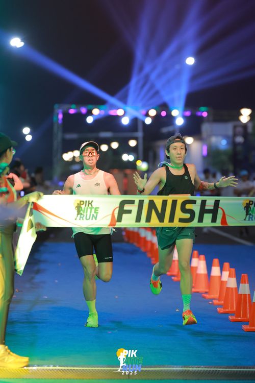 Race photo from PIK NITE RUN 2025