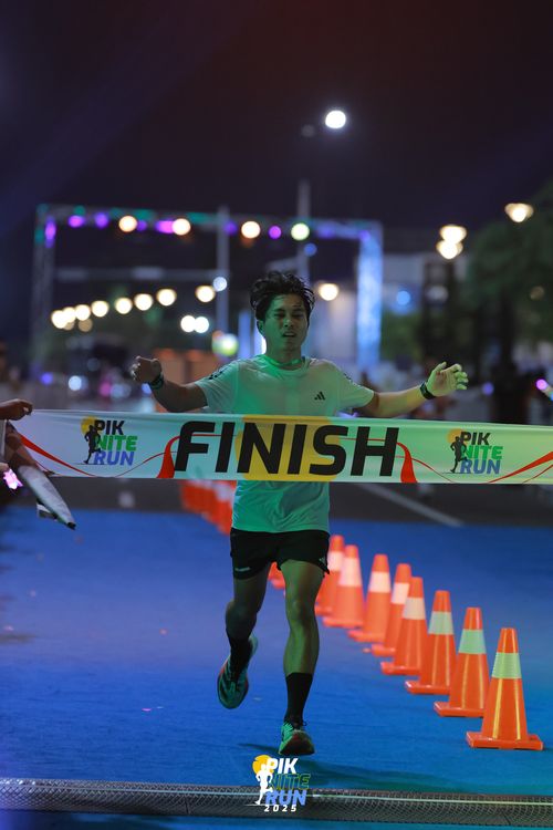 Race photo from PIK NITE RUN 2025