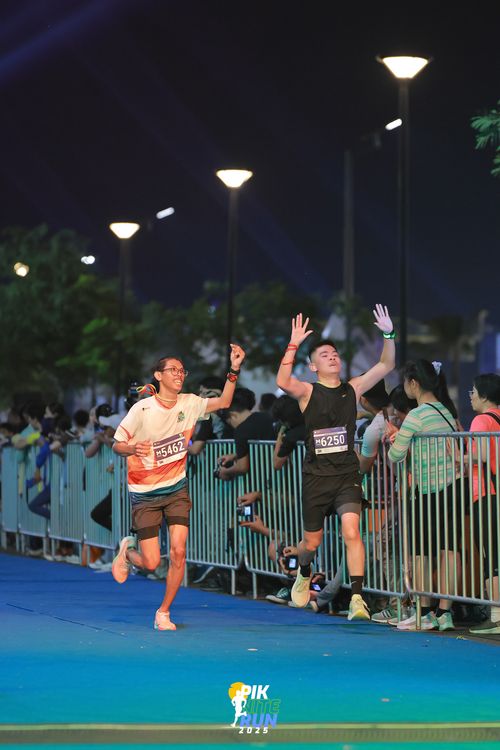Race photo from PIK NITE RUN 2025