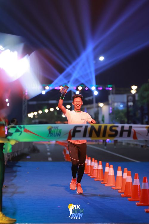 Race photo from PIK NITE RUN 2025