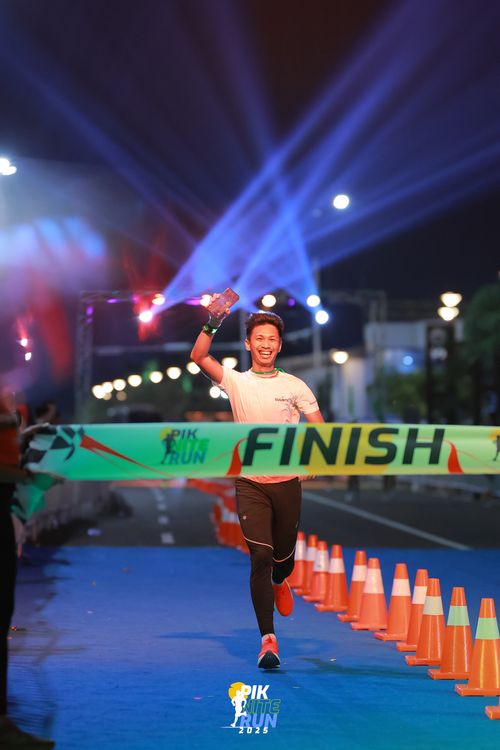 Race photo from PIK NITE RUN 2025