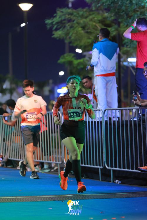 Race photo from PIK NITE RUN 2025