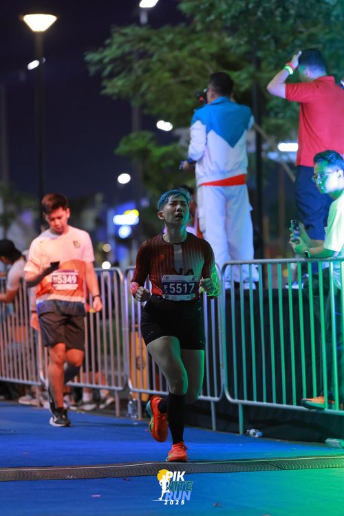 Race photo from PIK NITE RUN 2025