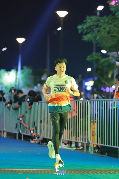 Race photo from PIK NITE RUN 2025