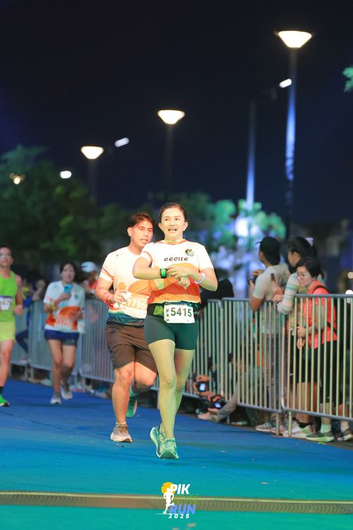 Race photo from PIK NITE RUN 2025