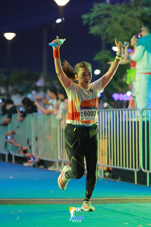 Race photo from PIK NITE RUN 2025