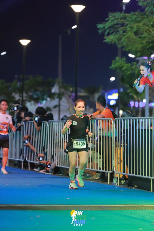 Race photo from PIK NITE RUN 2025