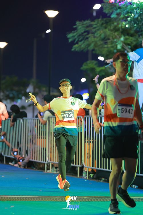 Race photo from PIK NITE RUN 2025