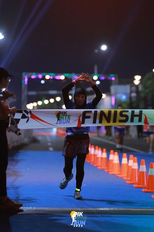 Race photo from PIK NITE RUN 2025