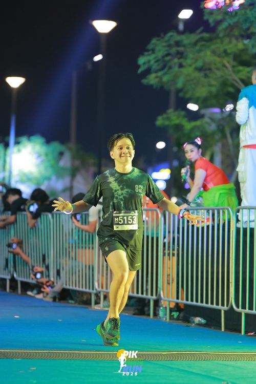 Race photo from PIK NITE RUN 2025