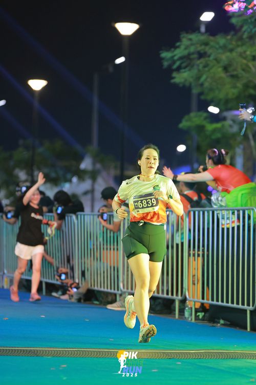 Race photo from PIK NITE RUN 2025