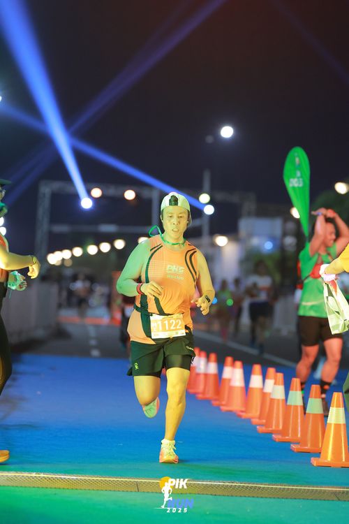 Race photo from PIK NITE RUN 2025