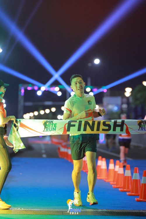 Race photo from PIK NITE RUN 2025