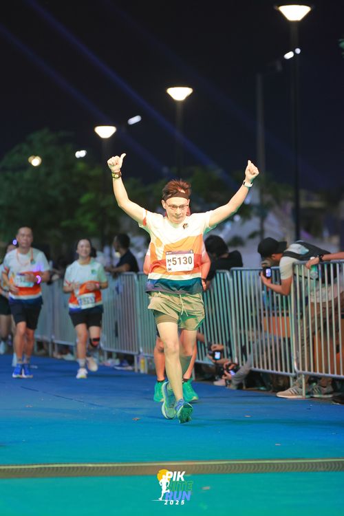 Race photo from PIK NITE RUN 2025
