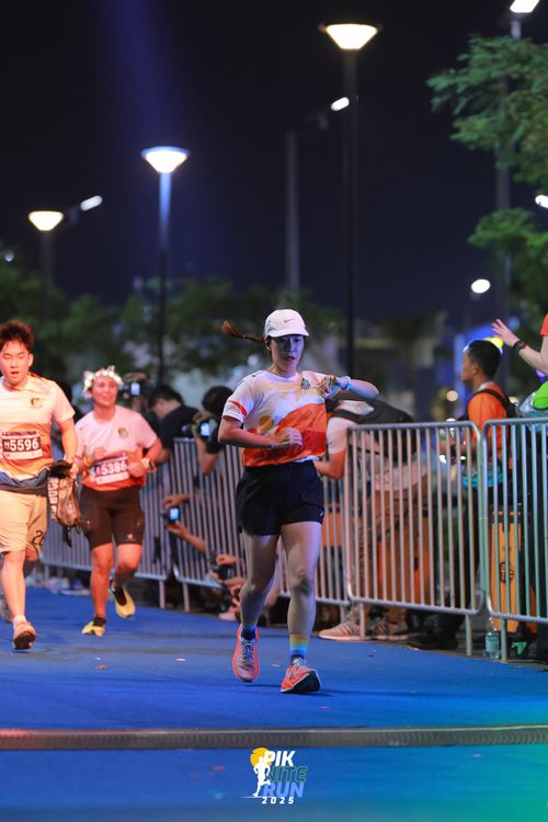 Race photo from PIK NITE RUN 2025