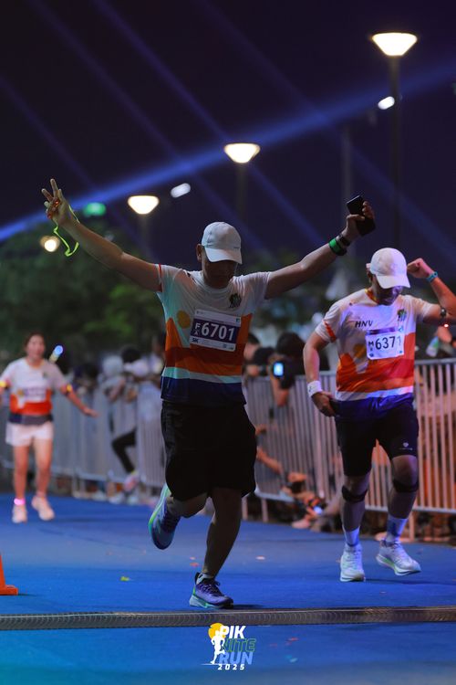 Race photo from PIK NITE RUN 2025