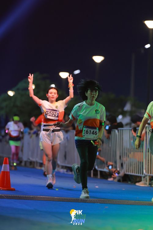 Race photo from PIK NITE RUN 2025